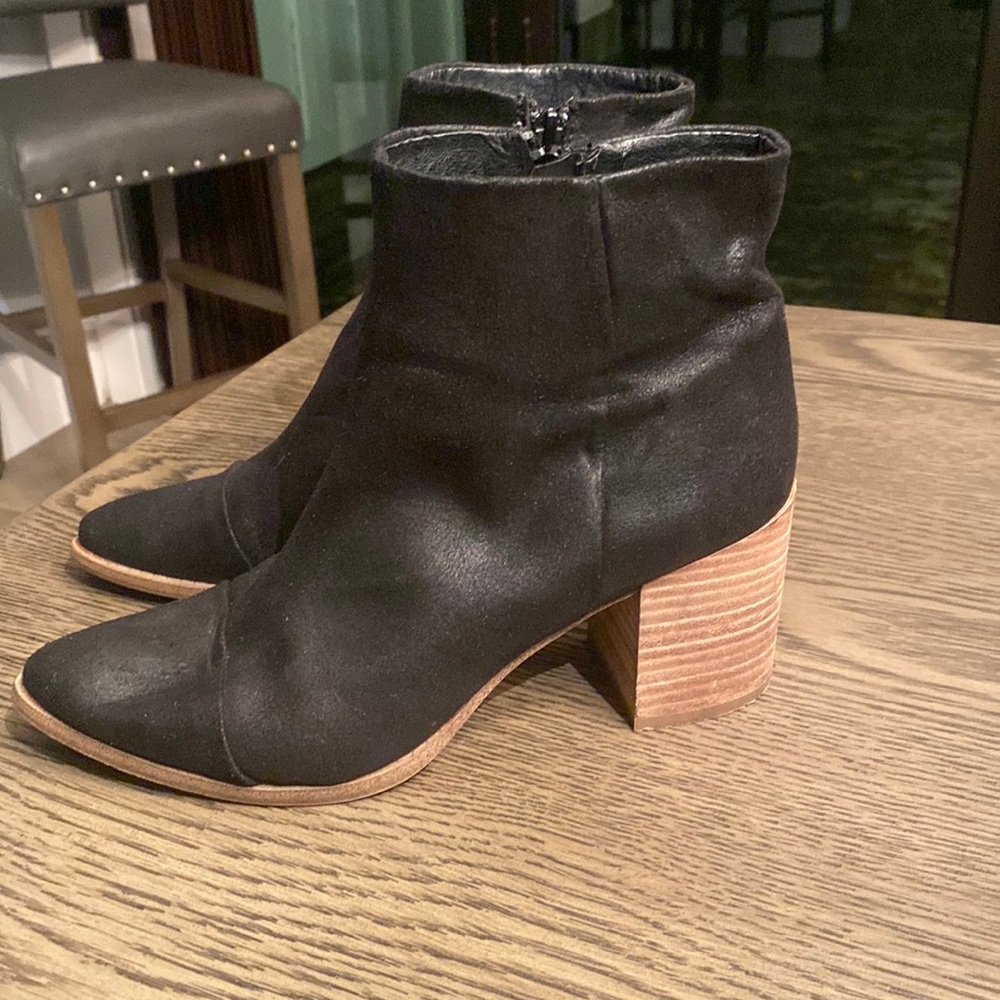 Classic Fall black bootie